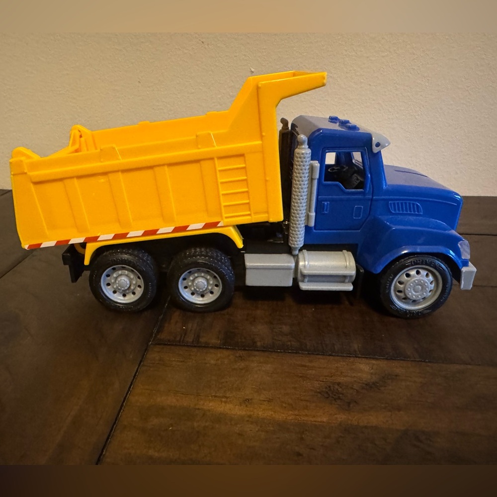 RC Dump Truck 1 Blue and Yellow Battery Operates Remote Control - Picture 8 of 9